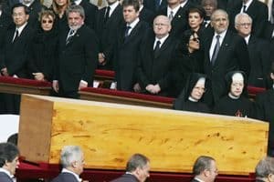 Guard of honour surrounds John Paul II's casket