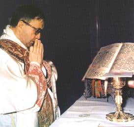 Photograph of St Josemaria saying Mass