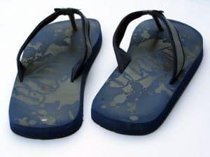 how much does a pair of sandals weigh